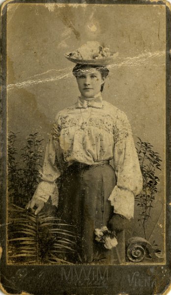 KKE 4842.jpg - Fot. Portret. Maria Siemaszko (z domu Sakowicz) – mama Jadwigi Jarzynowskiej (z domu Siemaszko), Wilno, początek XX wieku.